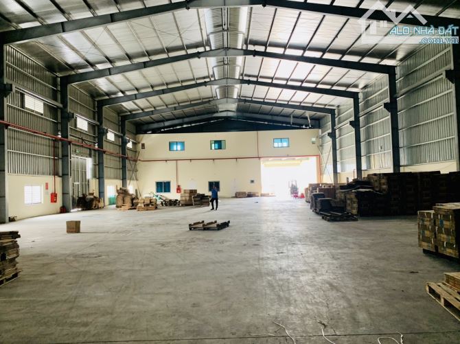 Bán đất mặt đường 5, có sẵn 2000m2 nhà xưởng tiêu chuẩn, trạm điện, phòng cháy