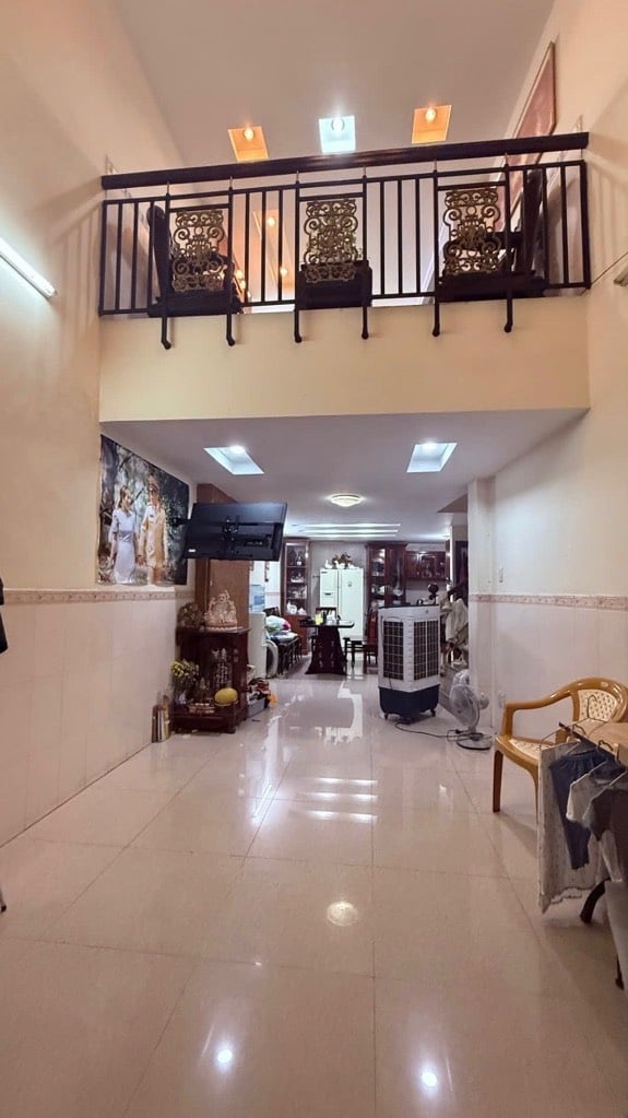 Bán nhà Văn Thân Quận 6, gần vòng xoay Cây Gõ, nhà thiết kế đẹp dọn vào ở ngay