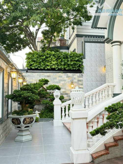 BÁN BIỆT THỰ ĐẸP VỊ TRÍ ĐẮC ĐỊA TẠI KHU VỰC THẢO ĐIỀN , Q2. DT:12X20M, HẦM, 3 LẦU