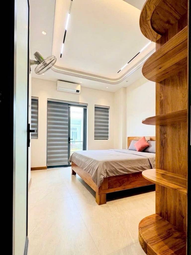 HÀNG THƠM, BÁN NHÀ HƯƠNG LỘ 2 BÌNH TÂN, NHÀ ĐẸP 2 TẦNG, HẺM XE HƠI NỘI THẤT CAO CẤP GỖ GIÁ TỴ