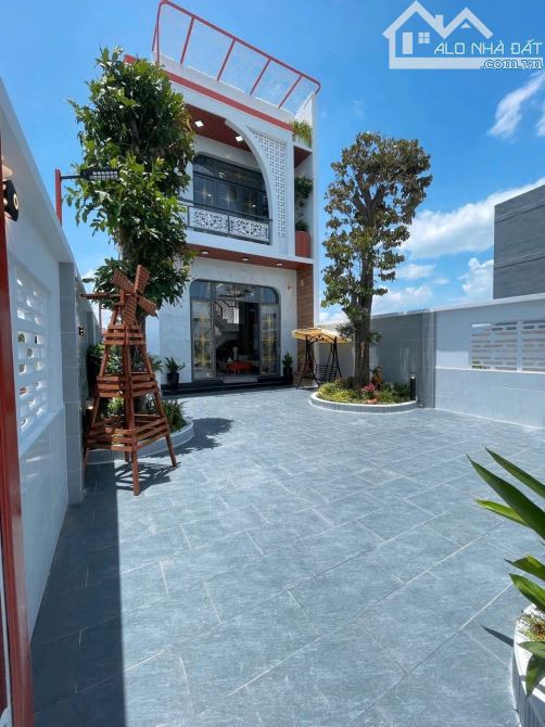 🌳Villa Vườn 6.8x45m Gần Chợ Hưng Long – Tặng Full Nội Thất , Giá 5,49 Tỷ