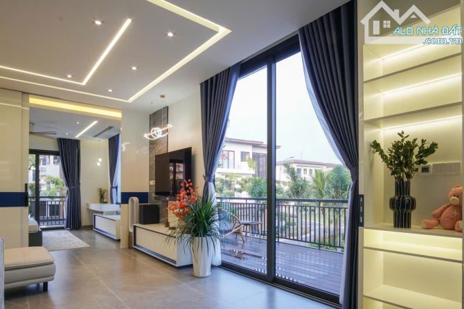 CHỦ THIỆN CHÍ BÁN BIỆT THỰ NGUYỄN VĂN HƯỞNG SÂN VƯỜN HỒ BƠI 3 TẦNG GIÁ 79.5 TỶ