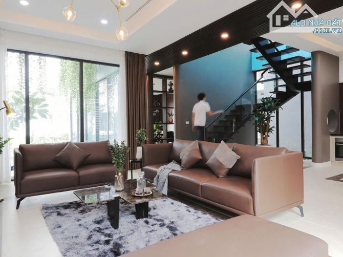 BIỆT THỰ KHU COMPOUND 153 NGUYỄN VĂN HƯỞNG,THẢO ĐIỀN,Q.2 15X20.5M CN 305M 1 TRỆT+2 LẦU