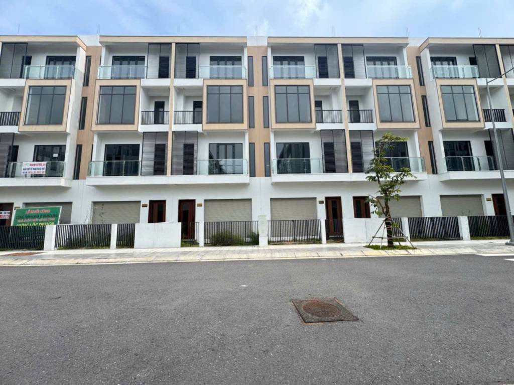 Bán gấp nhà phố T&T Millennia City Long Hậu, 6x20m trệt 3 lầu, kết hợp ở và kinh doanh