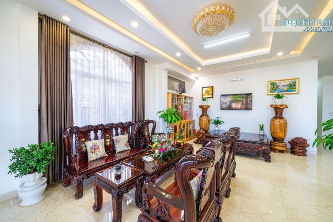 Bán Villa 400m2 đường ô tô lớn đường Hùng Vương, Phường 9, Đà Lạt Giá 23 Tỷ