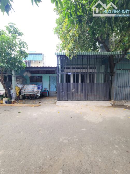 3Tỷ950 👉 Thu Nhập 8 Triệu/Tháng__2 căn nhà cấp 4, 2 Mặt tiền trước sau KDC Tân Đông Hiệp