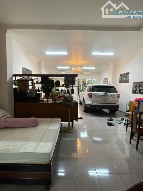 Ngay Ngã tư Thành Thái - Tô Hiến Thành. Hẻm 8m. 110m2. Ngang 6m. 3 tầng. 5PN. Giá 3x tỷ TL