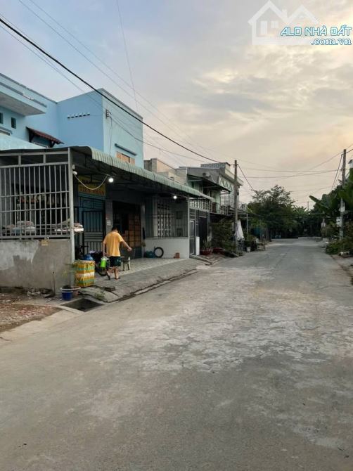 BÁN DÃY TRỌ 125M2-1 KIOT-5 PHÒNG TRỌ-KHU DÂN CƯ TÂN ĐỨC