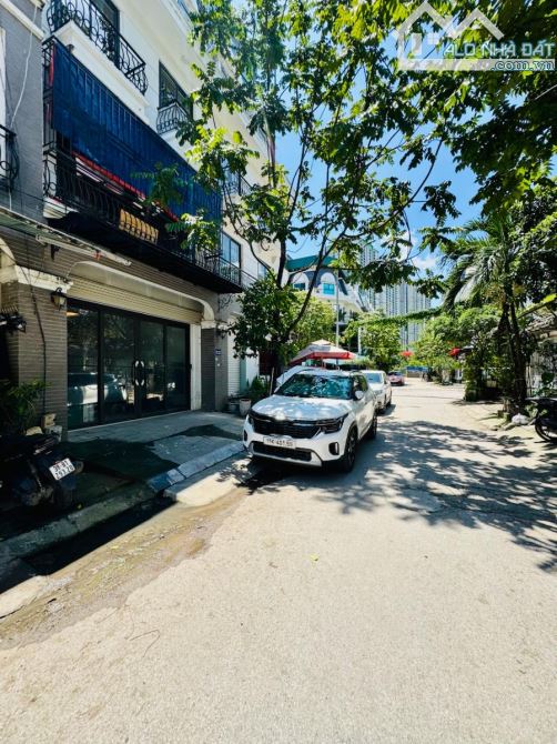 Liền kề Nam Thắng, Trung Văn, 75m2, ô tô vào nhà, vỉa hè, kinh doanh, ở sướng