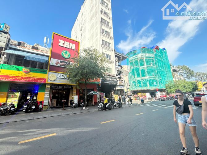 Bán MT Đề Thám phố đi bộ Bùi Viện, ngang 8m