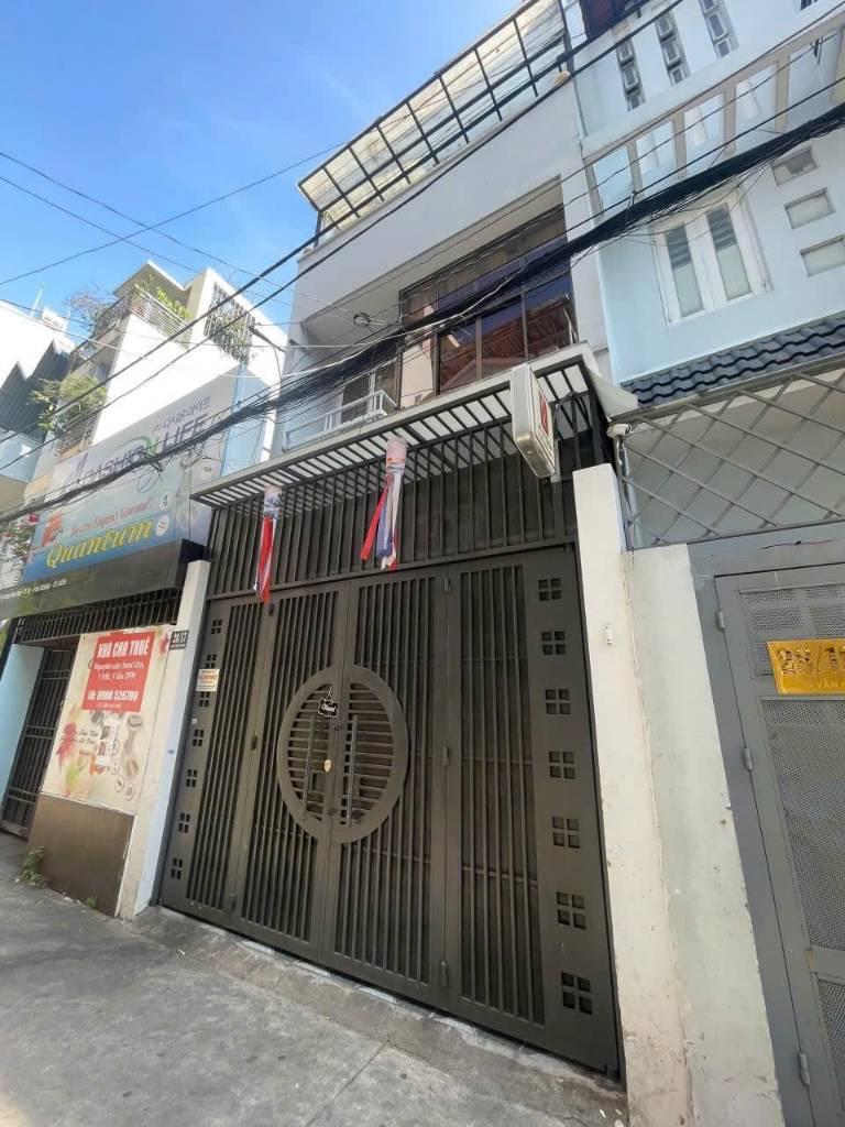 Bán gấp nhà 28 Đặng Văn Ngữ, Phú Nhuận, Dt 4,5x12m, 3 tầng đúc, hxh, giá chỉ 12 tỷ tl