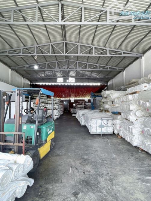 Bán kho xưởng mặt tiền Bình Chánh, đường láng Le Bàu Cò, 1243m2, dưới 20 tỷ