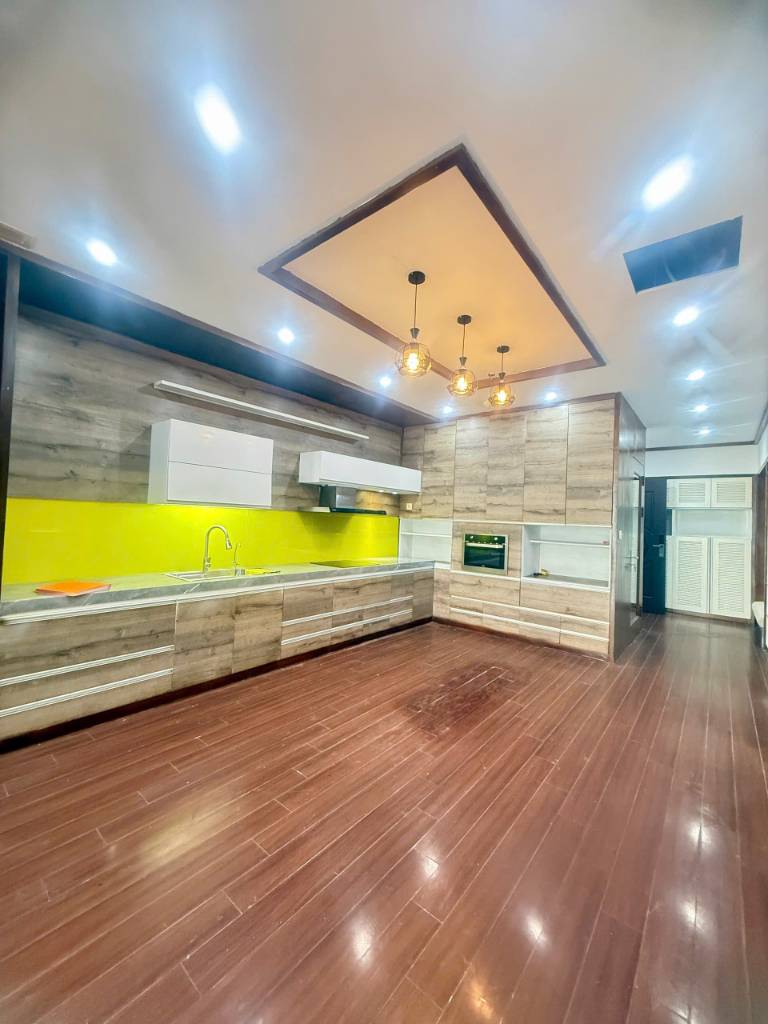 Bán căn hộ Royal City Nguyễn Trãi, cao cấp 2 ban công, dt 124m2, view bể bơi, quảng trường