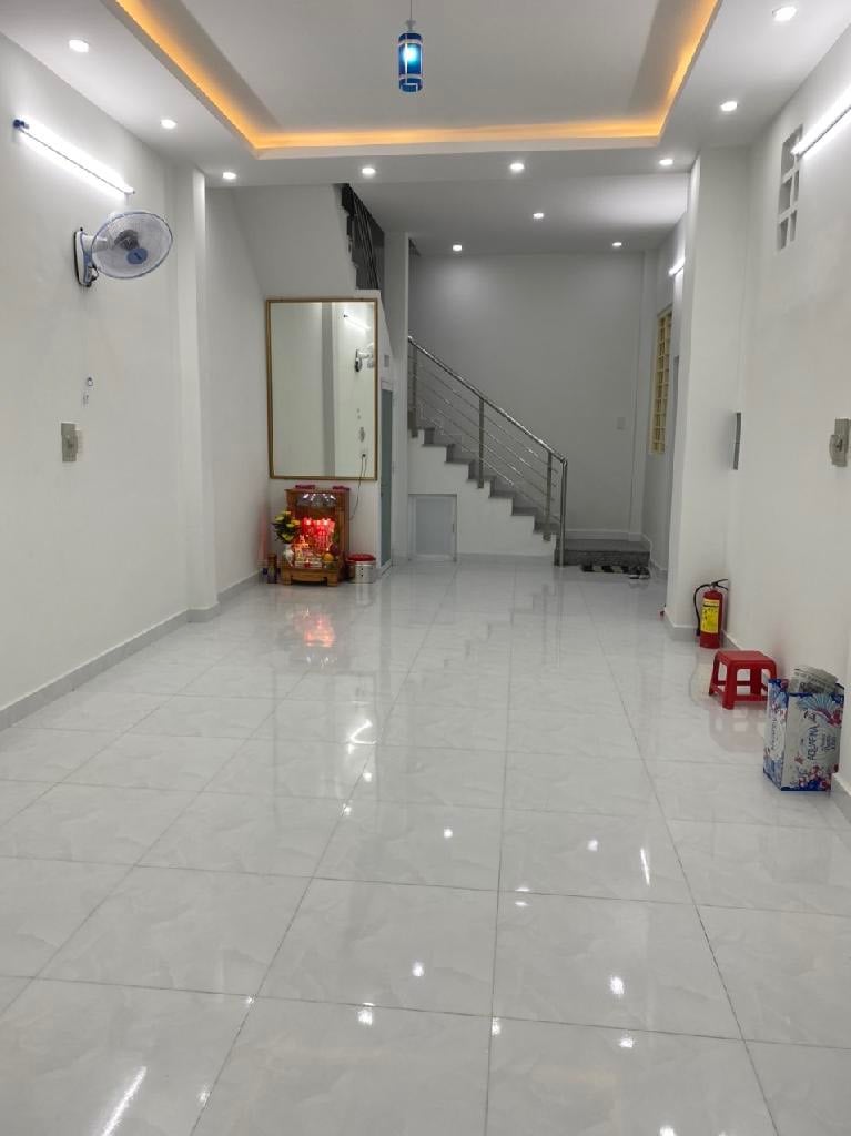 Bán nhà Phan Thị Hành Tân Phú, ngay UBND, 55m2 ngang 4x13.6m, 4 tầng ở và kinh doanh, chỉ 8.6 tỷ TL