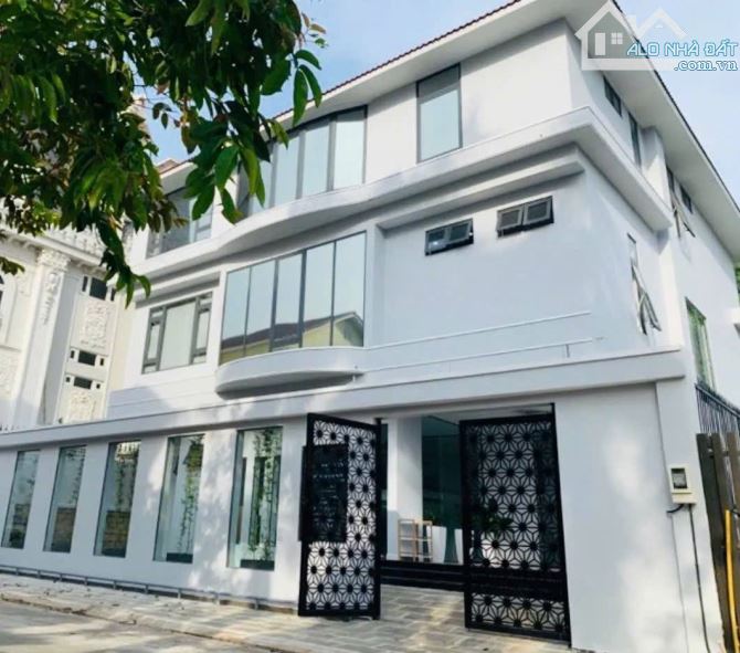 🏡 BÁN BIỆT THỰ COMPOUND NGUYỄN VĂN HƯỞNG, Q2 - 18x24m - 3 TẦNG - GIÁ BÁN 100 TỶ