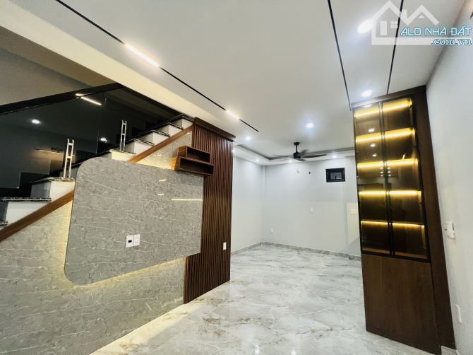 Bán nhà 51m 3 tầng mới tại Hùng Vương, Hồng Bàng chỉ 2,x tỷ.