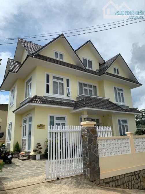 Villa sân vườn gỗ thông P8 Đà Lạt 318m2 giá chỉ hơn 16 tỷ