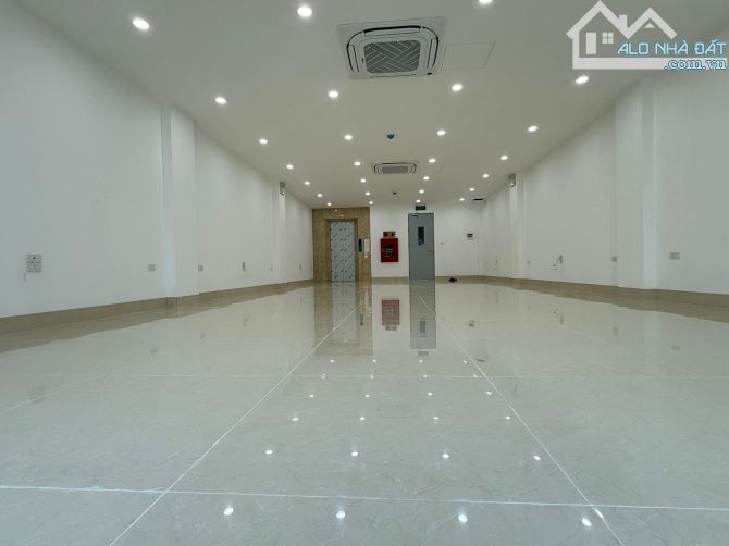Bán Tòa VP mặt Ngõ 570 đấu giá kim giang dt115m 8 tầng mt6m giá 29 tỷ