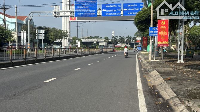 bán kho sẵn 20m ngang mặt đường gia huỳnh giao quốc lộ 22