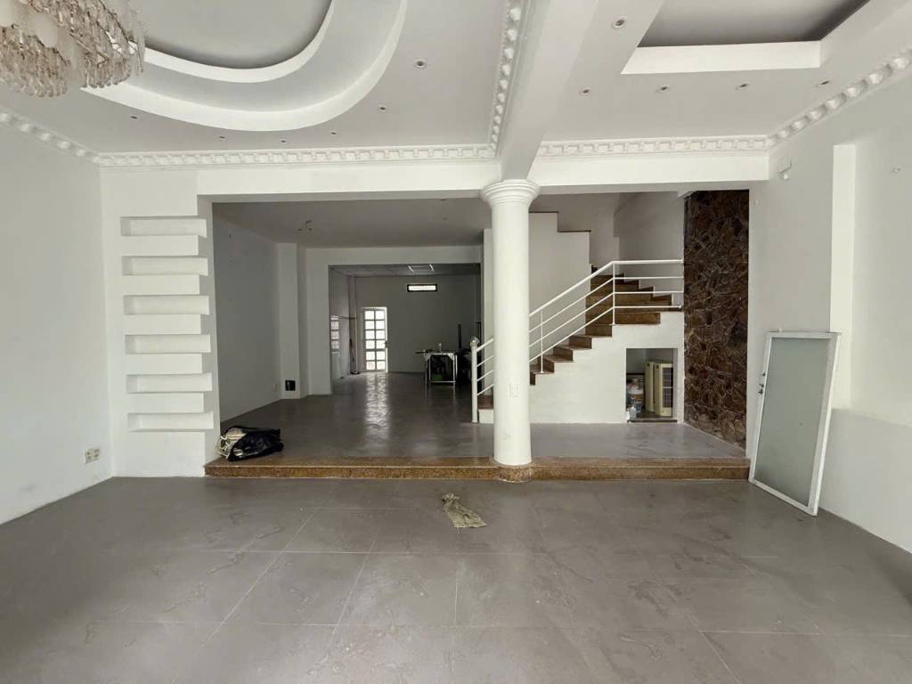 Bán tòa nhà Lê Hồng Phong Quận 10, DT 12x24m CN 288m2, hầm 4 tầng, HĐT 200 triệu/tháng
