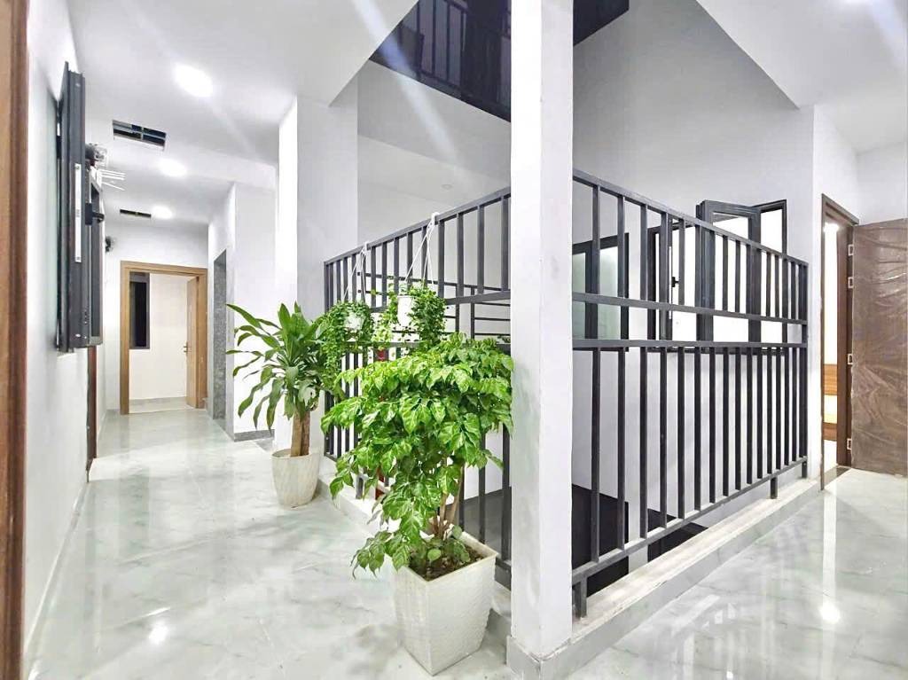 Bán nhà mặt tiền Cách Mạng Tháng Tám Quận 3 diện tích 8x18m 3 tầng. giá 40 tỷ