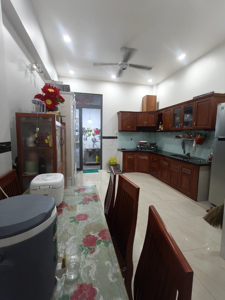 BÁN NHÀ MẶT TIỀN LÒ LU, QUẬN 9, DT 77M2, NHÀ 3 TẦNG KIÊN CỐ, 3PN, GIÁ 12,99 TỶ