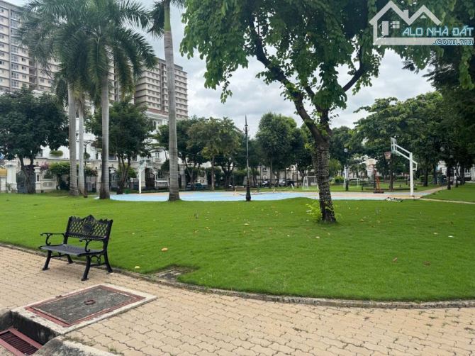 Villa đẳng cấp hoàng gia, full gỗ. Đường số 4, Cityland Nguyễn Thị Thập. 390m2, ngang 15m