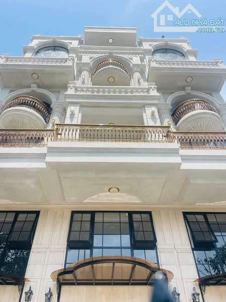 CÓ CĂN MẶT PHỐ NÀO ĐẸP HƠN, TRUNG TÂM LONG BIÊN 88M2, 8T VỈA HÈ, KINH DOANH 31 TỶ
