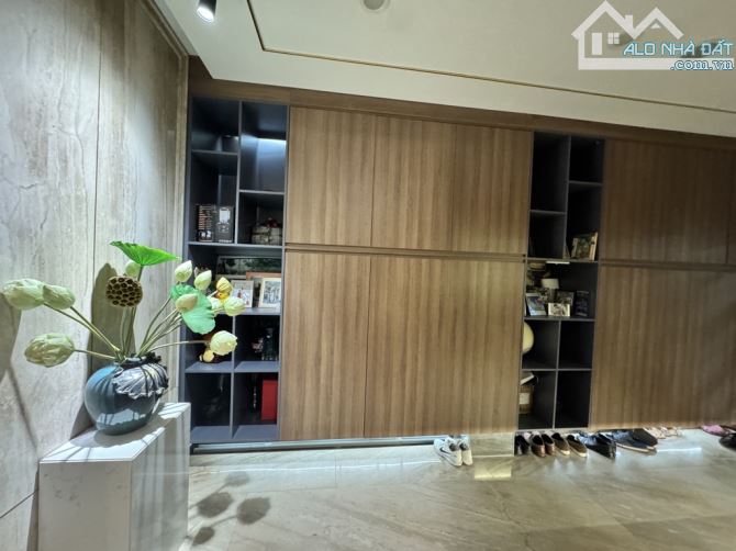 Anh họ nhờ bán CH 3n - 181m - 21tỷ cc 25T1 Hoàng Đạo Thuý.Tầng trung, Full nt có slot ôtô