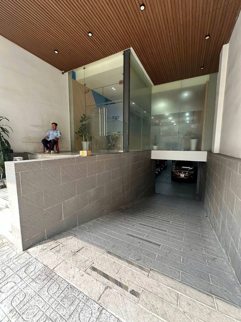Bán tòa nhà mặt tiền Nguyễn Thái Bình, Quận 1, DT 19x18m 2 hầm 12 tầng giá 315 tỷ
