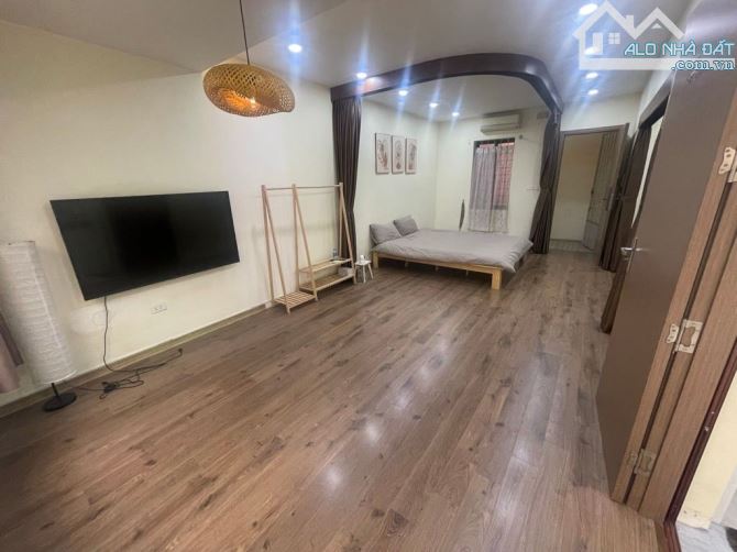 CHỈ HƠN 5 TỶ CÓ HỘ KHẨU HOÀN KIẾM - MẶT PHỐ LÊ THÁNH TÔNG - NHÀ ĐẸP FULL NỘI THẤT