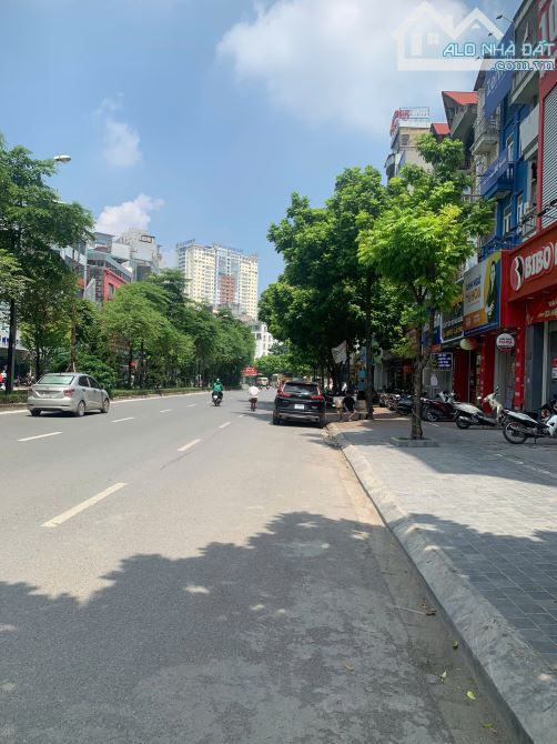 Tòa Văn Phòng Hạng A - Đẹp Nhất Phố Nguyễn Hoàng 280m2 Mặt Tiền 11m, 8 Tầng, Thuê 2 tỷ/năm
