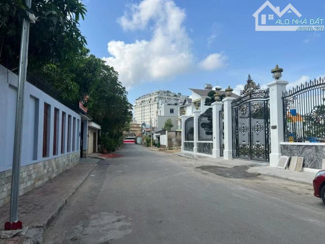 Chính chủ gửi bán: Khuôn đất VIP 2 mặt tiền view sông 1075m2 Khu Compound Riverside