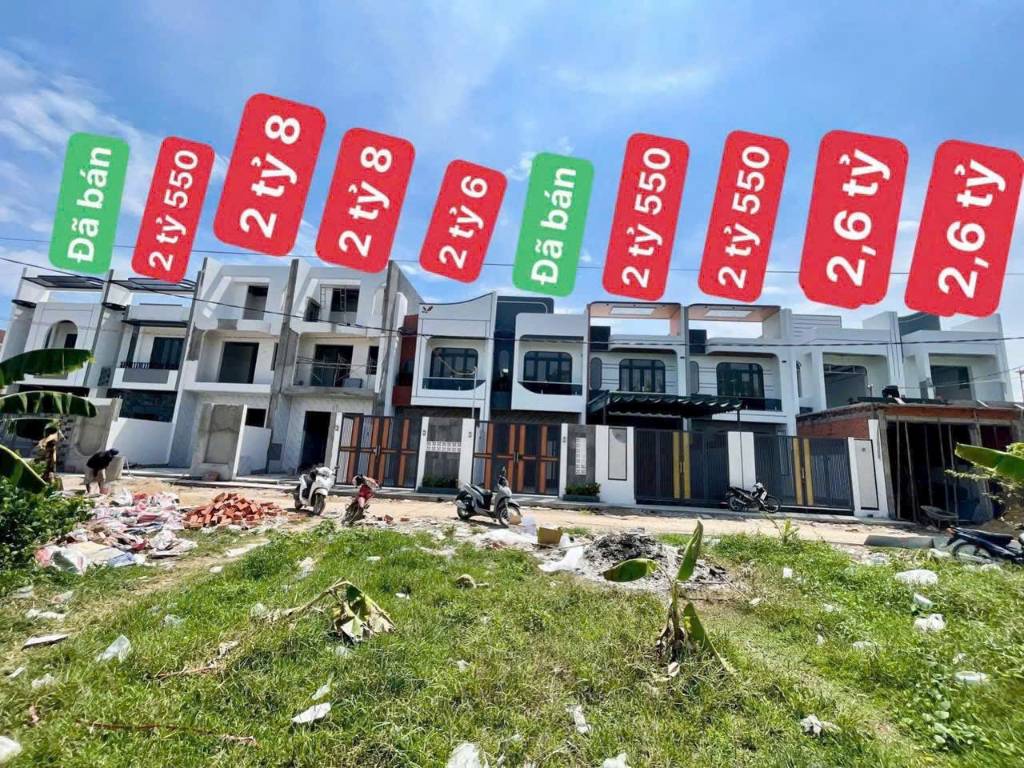Bán 8 nhà xây đồng bộ 1/ đường Chợ Chiều, thị trấn Đức Hòa dt 110m2 giá từ 2,55 tỷ đến 2,8 tỷ 1 căn