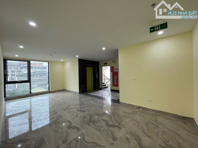 Bán tòa VP mặt phố Lý Nam Đế, 80m2, 9 tầng thang máy, mặt tiền 6.2m, 84.5 tỷ, vỉa hè