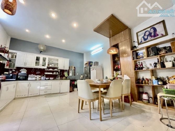 BÁN BIỆT THỰ LỰC LƯỠNG GÓC 2 MẶT TIỀN ĐƯỜNG HẢI CHÂU – 3 TẦNG ĐẸP LUNG LINH – NHỈNH 12 TỶ
