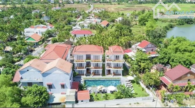 Bán biệt thự du lịch 3 mặt tiền đường diện tích gần 1.600m2 phố cổ Hội An