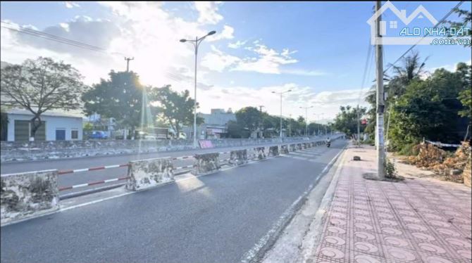 ⭐️ Bán căn biệt thự vườn 3 tầng mặt tiền Nguyễn Tất Thành, (Phước Đồng), Nha Trang