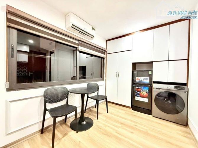 Bán CCMN ngõ 79 Cầu Giấy. Lô góc, xây mới thang máy. 6T, 14 phòng kk. DT70tr/th