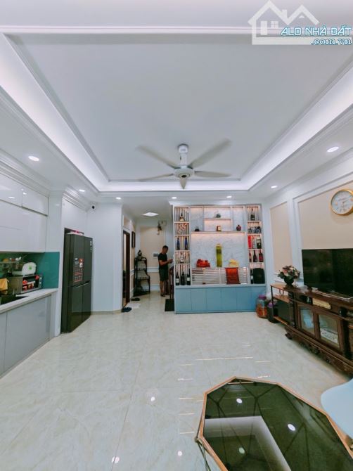 Nhà Mễ Trì 39m²x5T, ô tô, KD ở ngay, gần chợ – trường học, 7,85 tỷ