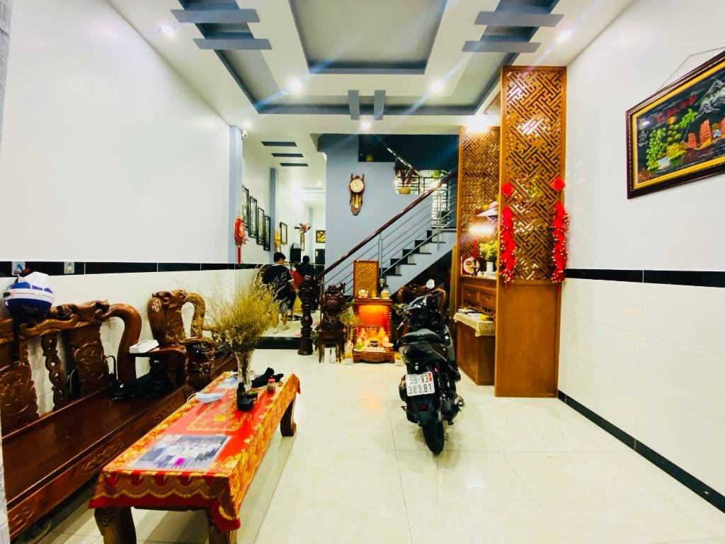 Bán nhà hẻm xe hơi Lê Đức Thọ, Gò Vấp, 56m2 3 tầng 4PN, giá 5.9 tỷ TL nhà còn mới ở ngay