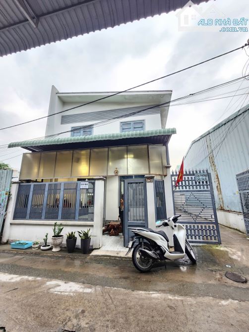 nhà 1 trệt 1 lầu và 16 phòng trọ 444,6m2 9ty TL gần đường Lê Thị Trung 300m P.Bình Chuẩn