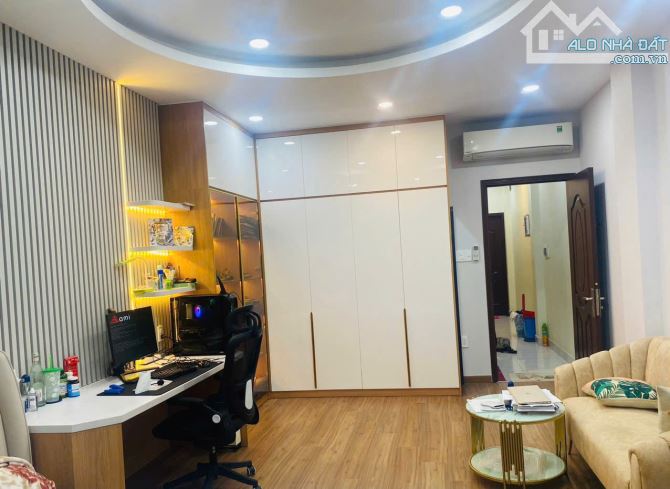 CẦN BÁN GẤP NHÀ MT KINH DOANH NGUYỄN HỒNG ĐÀO,DT 4,5 X 18. 3 LẦU, GIÁ 16 TỶ