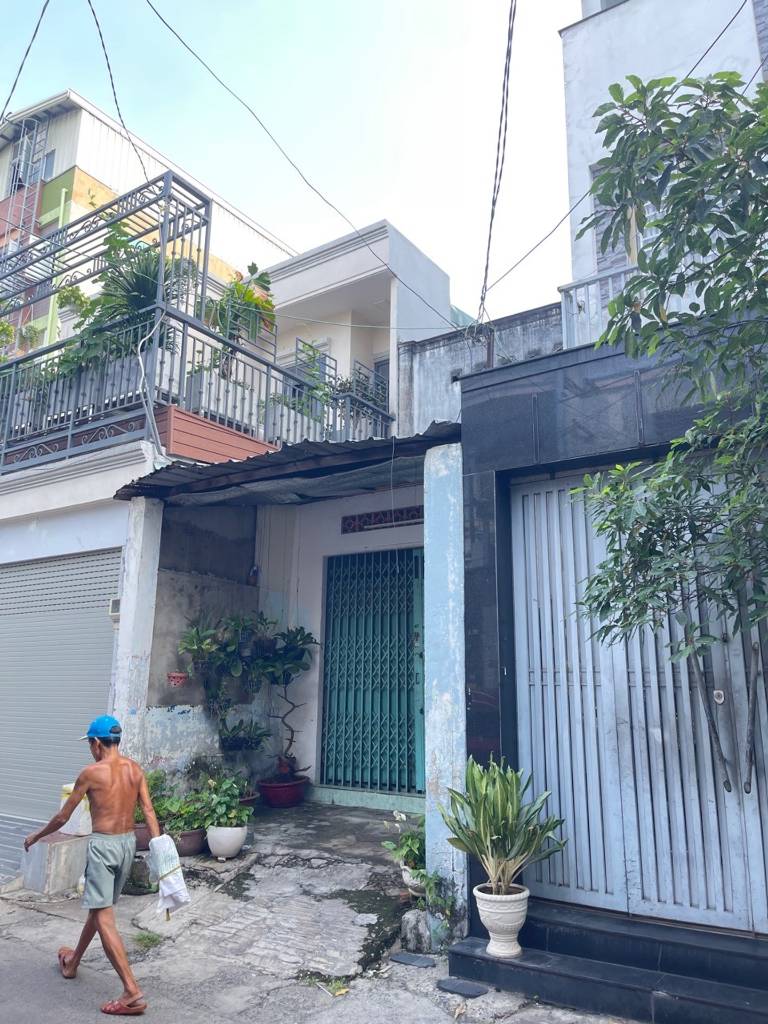 BÁN NHÀ VĂN CAO TÂN PHÚ, HẺM 6M SÁT MẶT TIỀN, NHÀ CẤP 4 60M2, TIỆN XÂY MỚI Ở HOẶC KINH DOANH