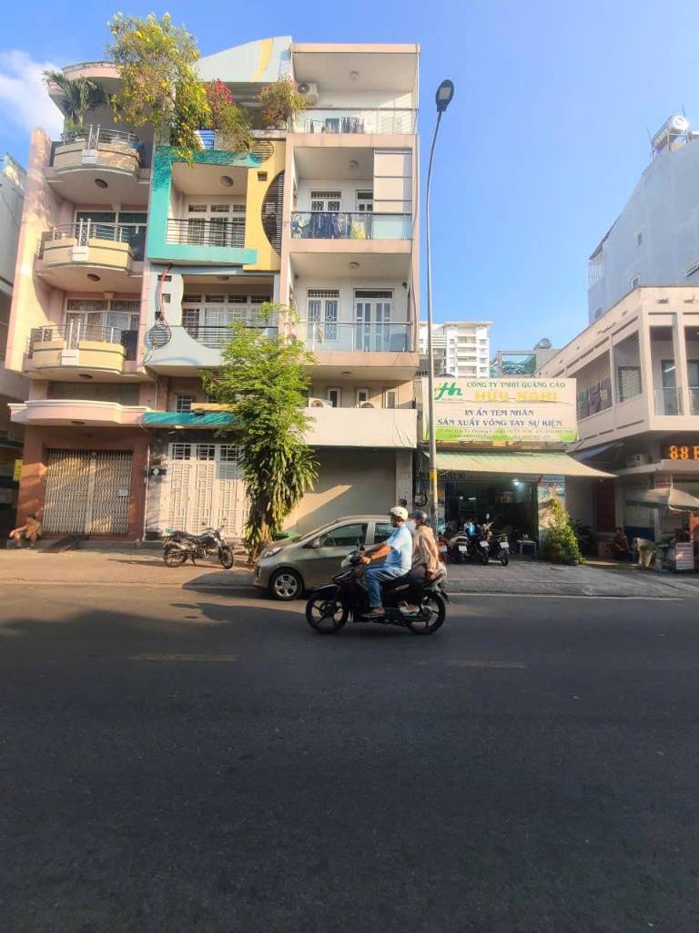 Bán nhà mặt tiền Đào Duy Từ Quận 10, 5 tầng, đang cho thuê 33tr/th, giá 22 tỷ