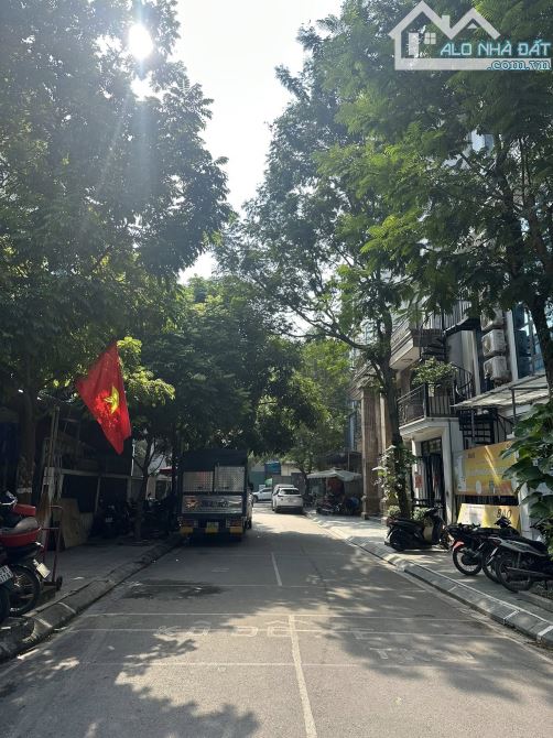 SIÊU PHẨM - HIẾM CÓ LÔ GÓC 2 THOÁNG BIỆT THỰ KĐT HẠ ĐÌNH- 168 NGUYỄN XIỂN- 170M2