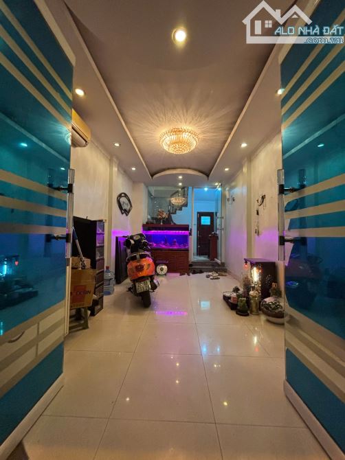 BÁN NHÀ PHỐ LÒ ĐÚC, TRẦN KHÁT CHÂN, MẶT NGÕ NÔNG - 32m2 x 6 Tầng, Nhỉnh 8 Tỷ
