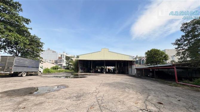Bán kho xưởng mặt tiền đường quốc lộ 1a Phường An Phú Đông Quận 12 DT9,880m(30x210)giá 400