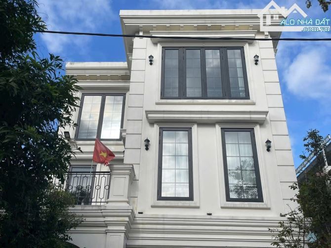 🅿️ BÁN NHÀ BIỆT THỰ 3 TẦNG TÂN CỔ ĐIỂN MẶT TIỀN ĐƯỜNG ĐỒNG KHỞI – TP HUẾ GIÁ CHỈ 14.X TỶ✅