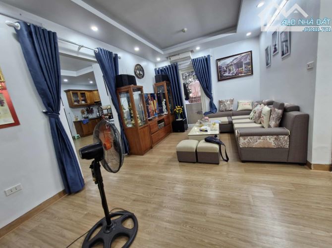 GẤP- bán căn hộ đường Trích Sài Hồ Tây cc 95m 3Ngủ ô tô đỗ cổng, 15m ra Hồ